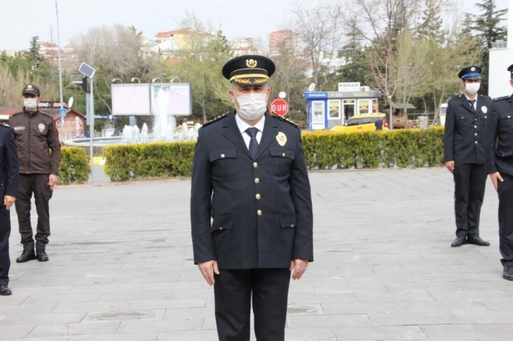 Sosyal Mesafe İle Atatürk Anıtı’na Çelenk Sunumu Yapıldı