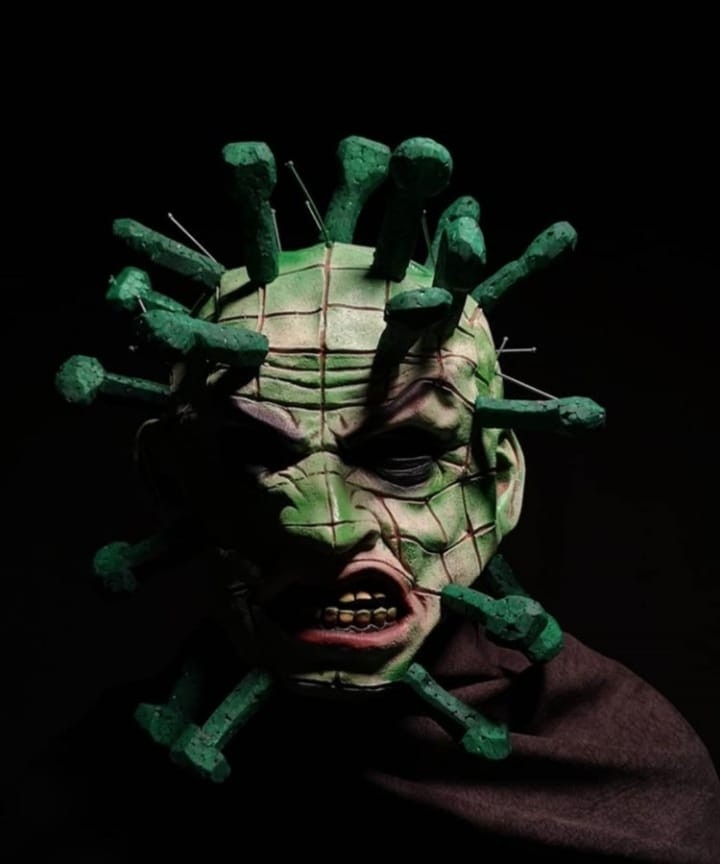 Korona Virüs Salgınına Dikkat Çekmek İçin Virüs Kılığında Sokağa Çıktılar