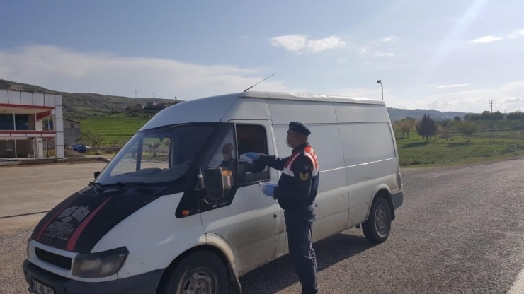Adıyaman Valiliğinden Vatandaşlara Maske