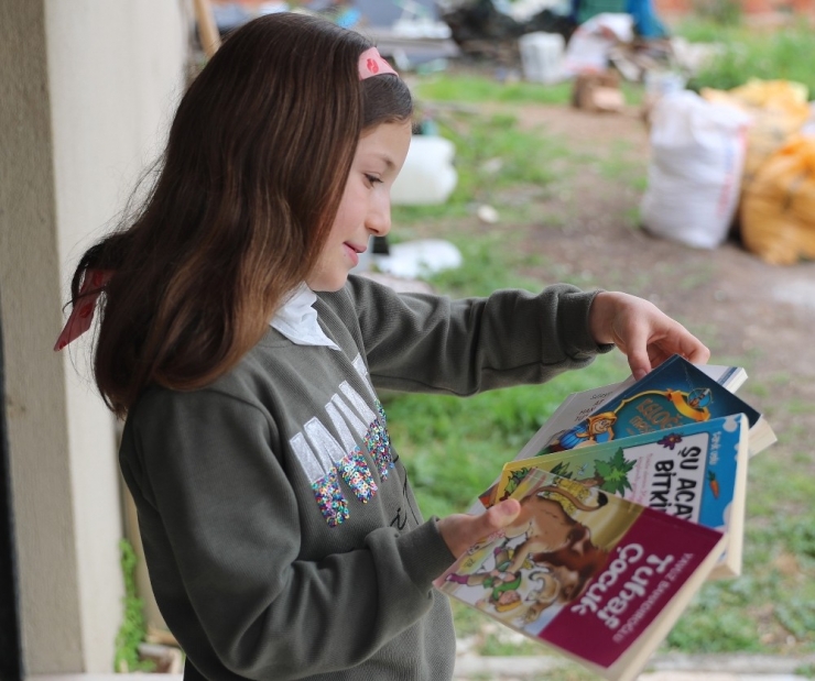 İlkokul Öğrencisi Aleyna Başkan Örki’den Kitap İstedi