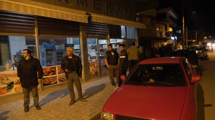 Sokağa Çıkma Yasağını Duyanlar Fırın, Market Ve Benzin İstasyonlarına Akın Etti