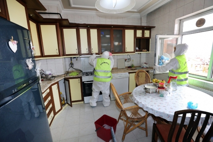 Elazığ’da Evlerde "Korona Temizliği"