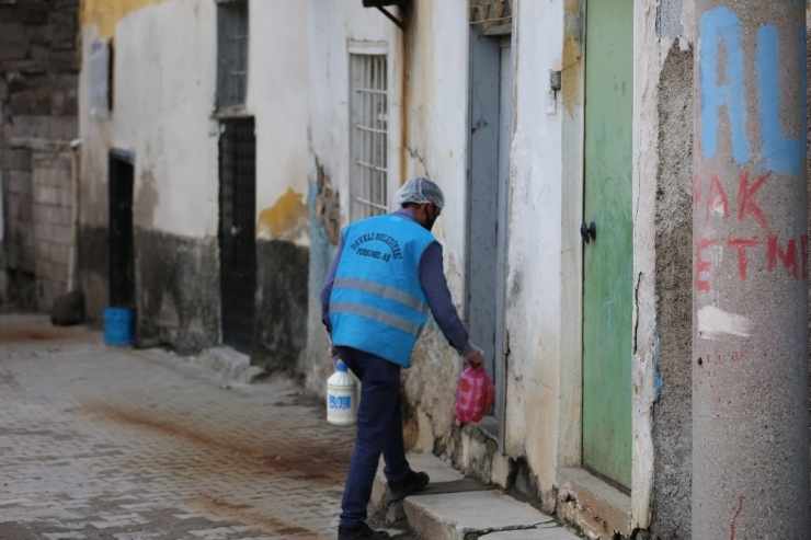 Develi Belediyesinin Yemek Desteği Devam Ediyor