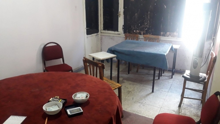 Kumar Oynadılar Sosyal Mesafeden Ceza Yediler