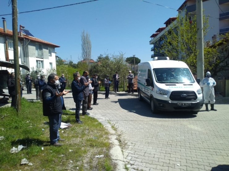 Selendi’de Cenaze Namazında Korona Tedbiri