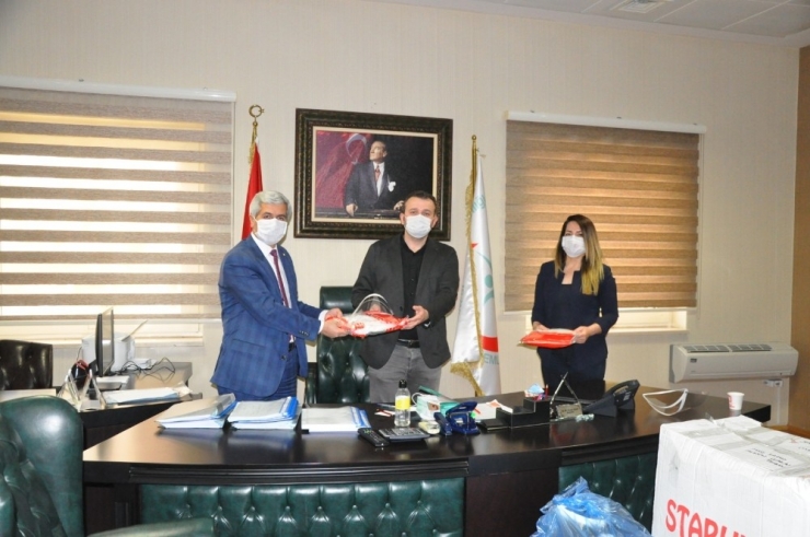 Erdemlililer Platformundan Sağlık Çalışanlarına Maske Ve Tulum Desteği