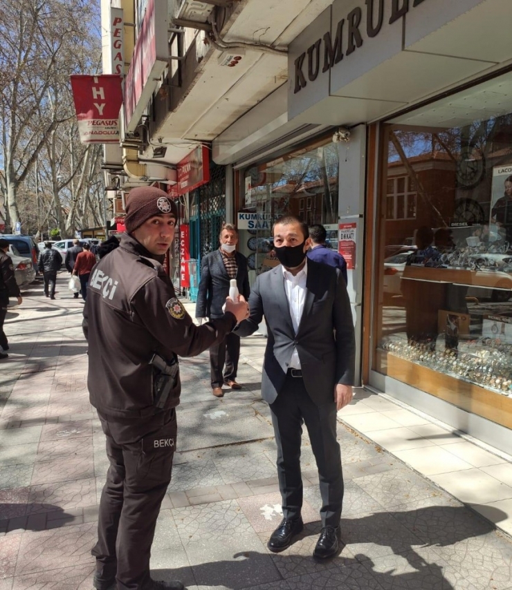 Mhp Çankaya İlçe Başkanlığı Dezenfektan Dağıttı