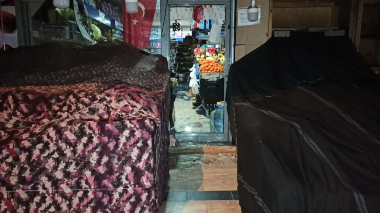 Marketten İstediği Bedava Sigarayı Alamayınca Camlarını Kırdı