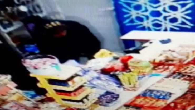 Ataşehir’de Hastanede Yatan Hastanın Telefonunu Çalan Şahıs Kamerada