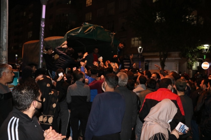 Şanlıurfa’da Sokağa Çıkma Yasağını Duyanlar Fırınlara Koştu