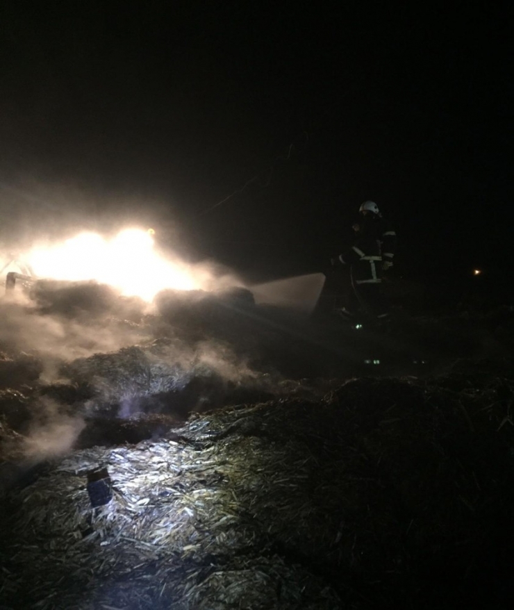 Suluova’da 100 Ton Saman Yandı