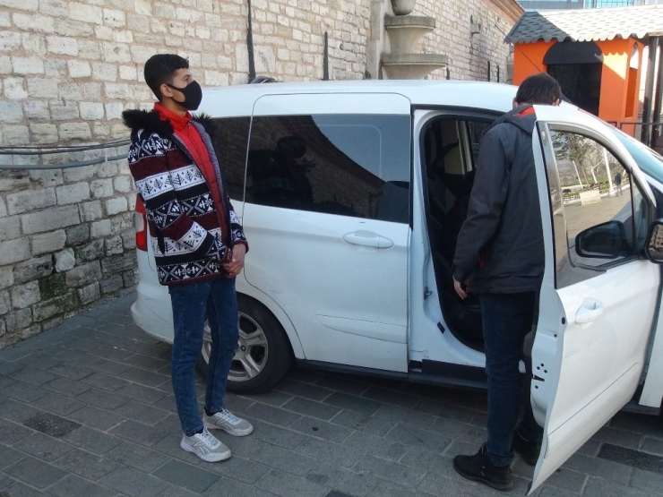 Taksim’de Sokağa Çıkan Gence Ceza