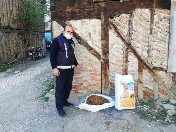 Taşköprü Belediyesi, Kurumlara 6 Bin Adet Maske Hediye Etti