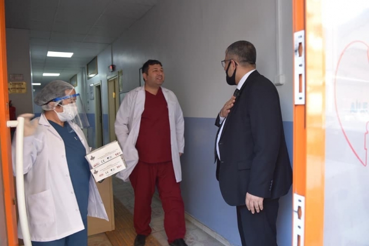 Taşköprü Belediyesi, Kurumlara 6 Bin Adet Maske Hediye Etti