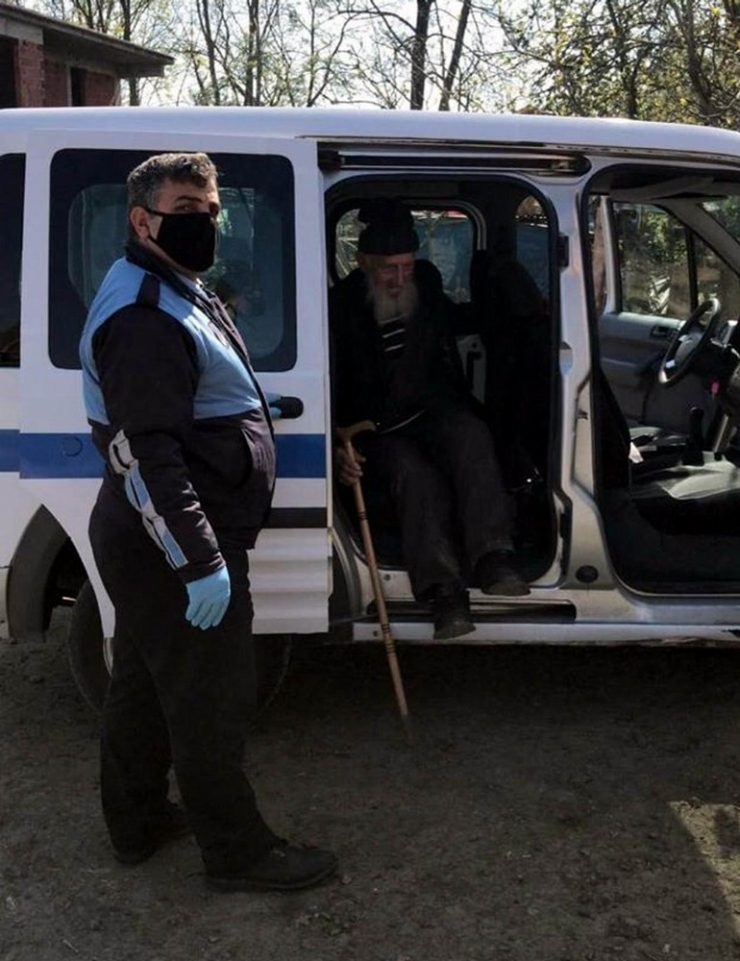 Tekkeköy’de Sokağa Çıkan Yaşlılar Evlerine Götürüldü