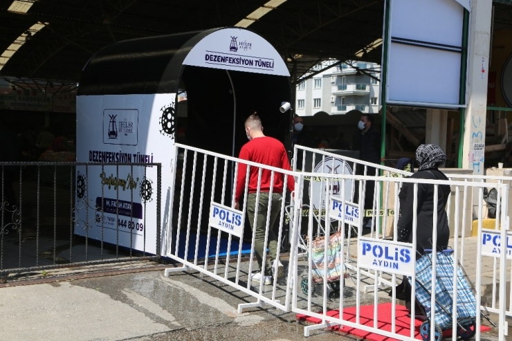 Efeler’de Pazaryerlerinde Dezenfeksiyon Tüneliyle Önlem Alındı