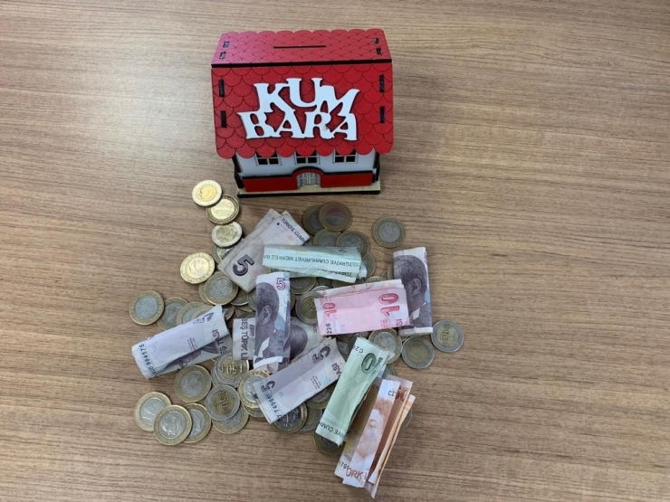 Tunceli’de İki Kardeş Kumbaralarındaki 211 Tl’yi Bağışladı