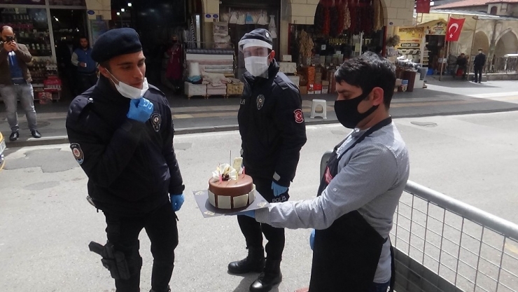 Polislere Pastalı Teşekkür