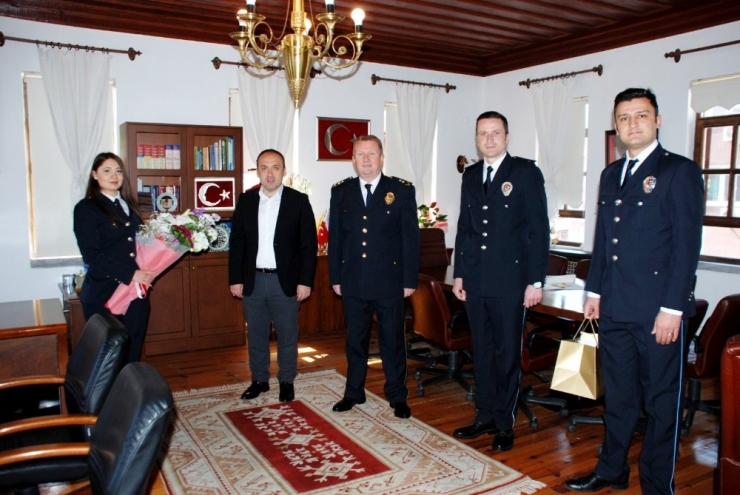 Polis Haftasına Sessiz Kutlama