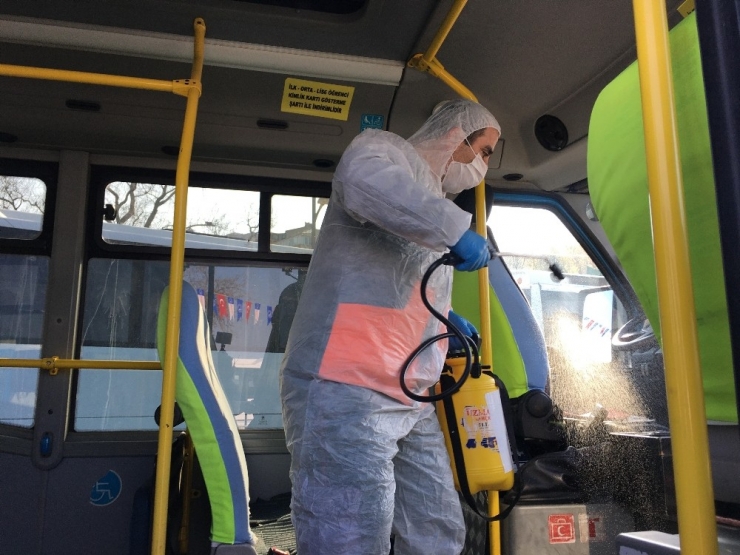 Üsküdar’da Kamu Araçları Korona Virüse Karşı Dezenfekte Edildi