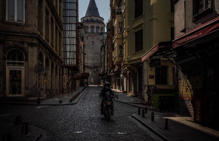 1500 Yıllık Galata Kulesi Yalnız Kaldı