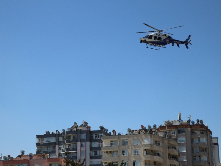 Adana’da Sokağa Çıkanlara Helikopterli Denetim