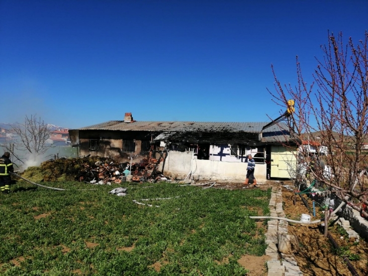 Şuhut’ta Ev Yangını