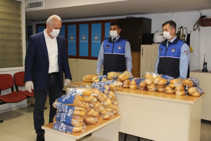 Gültak: “Vatandaşlarımız Panik Yapmasın. İki Günde 20 Bin Ekmek Dağıtacağız”