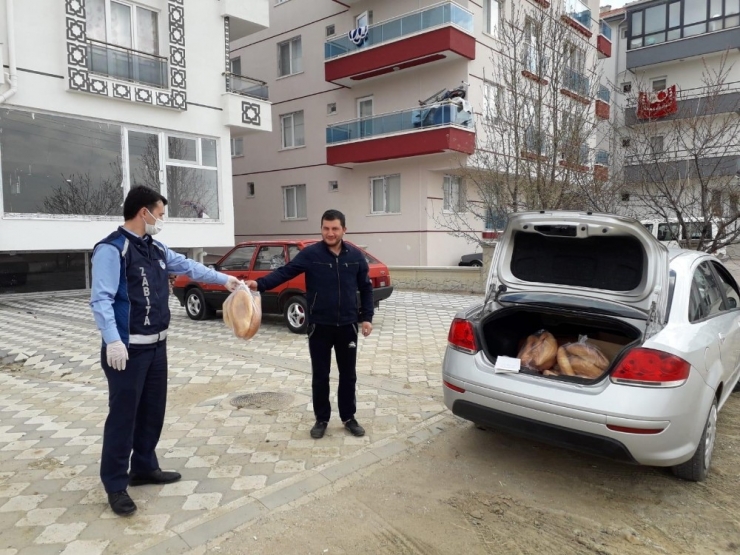 Akyurt’ta Ekmek Dağıtımı