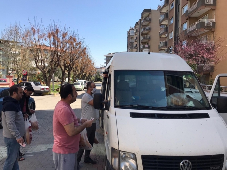 Alaşehir’de Fırıncılar Ekmeği Vatandaşın Ayağına Götürüyor