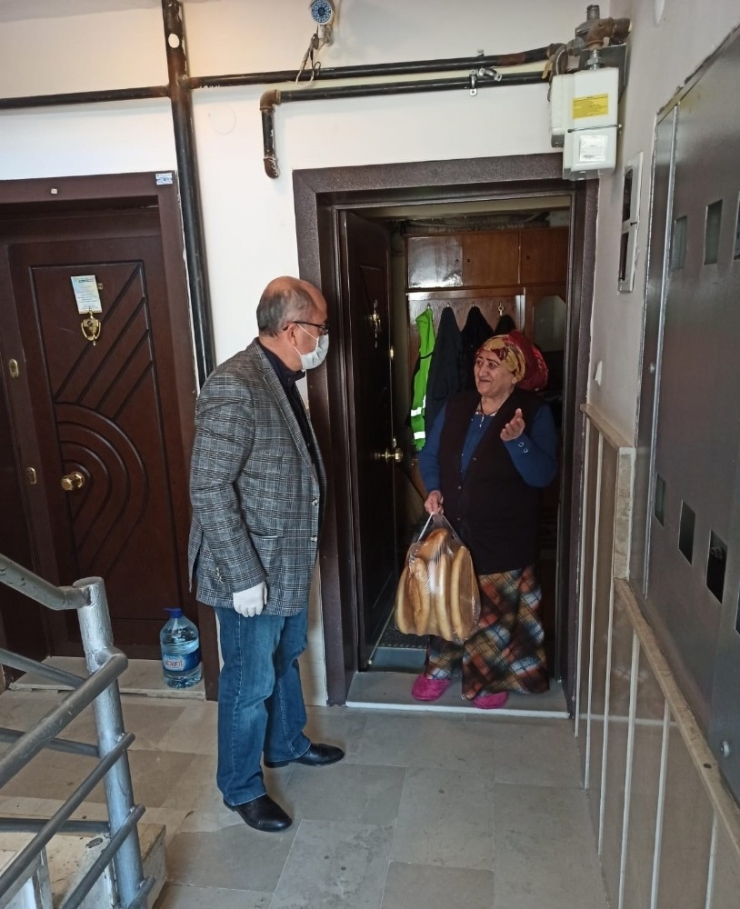 Ankara’da Ekmek Dağıtımı Vefa Sosyal Destek Grupları Vasıtasıyla Yapılıyor. Ekmek Dağıtımın Sorunsuz Devam Ettiği Bildirildi.