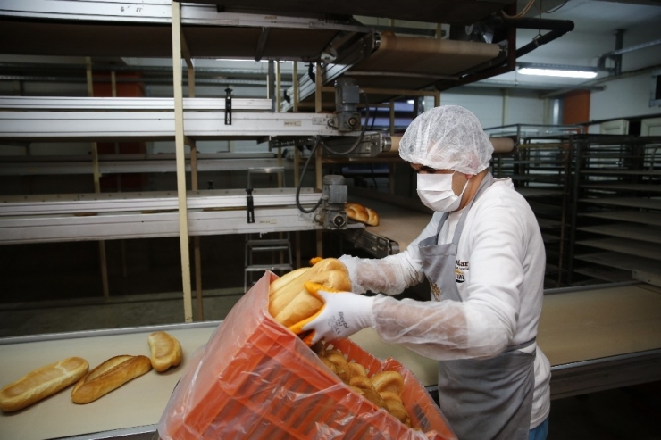 Büyükşehir’den Vatandaşa Ücretsiz Ekmek