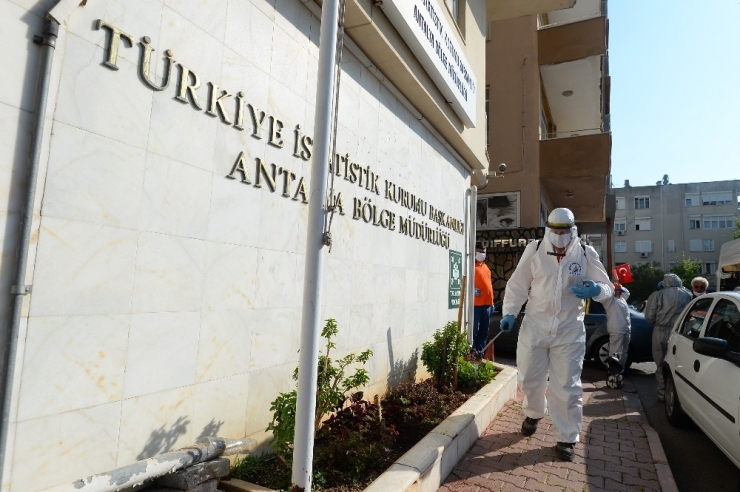 Muratpaşa İçin 60 Bin Litre Dezenfektan Kullanıldı