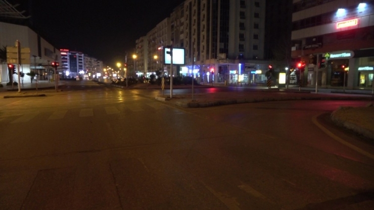 Antalya Sessizliğe Büründü