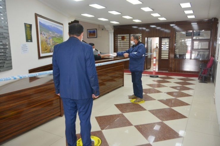 Ardahan Belediyesinde Ücretsiz Maske Dağıtımı Başladı