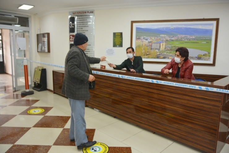 Ardahan Belediyesinde Ücretsiz Maske Dağıtımı Başladı