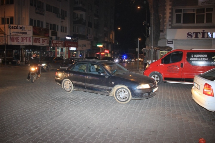 Belediye Anonslar İle Vatandaşları Sosyal Mesafe Ve Yoğunluk İçin Uyardı