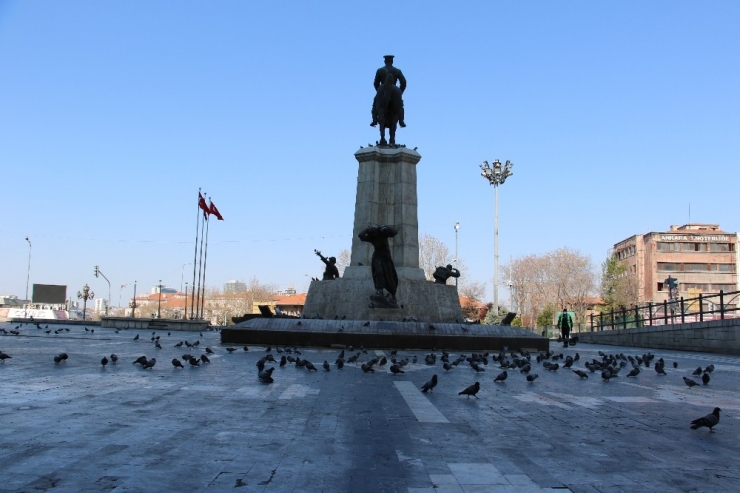 Başkent Sokakları Sessizliğe Büründü