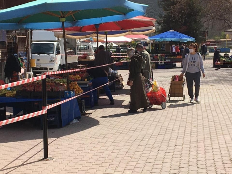 Bayırköy’de Pazara Sosyal Mesafe Ayarı