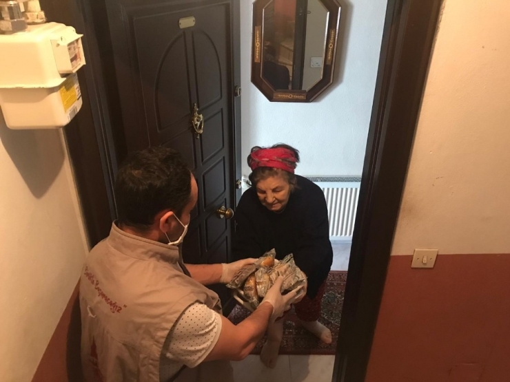 Beyoğlu’nda İhtiyaç Sahibi Ve Yaşlılara Sıcak Yemek Hizmeti