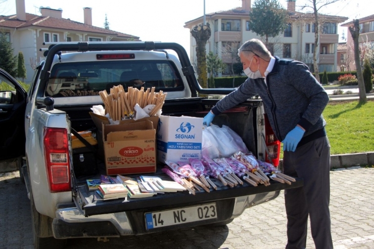 Bolu’da, Mahalle Muhtarı Evde Kalan Çocuklara Sürpriz Yaptı