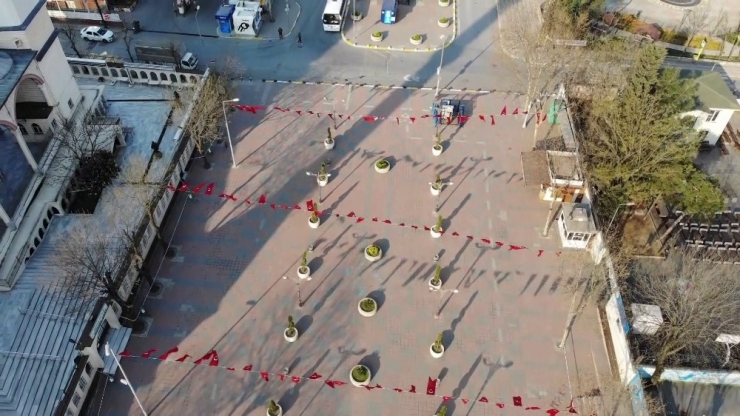 İstanbul’da Yasağın Ardından Meydanlar Boş Kaldı