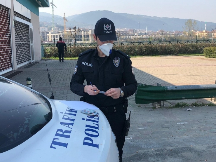 Sokağa Çıktı Polisi Görünce Elektriği Açık Unuttum Dedi