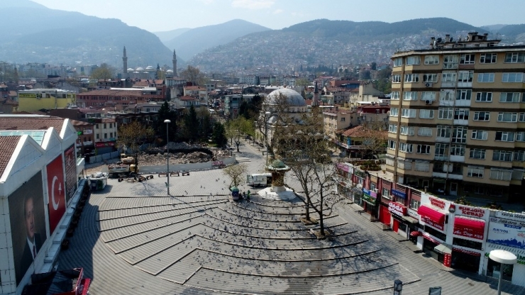 Bursa’da Tarihi Yerler Sessizliğe Büründü