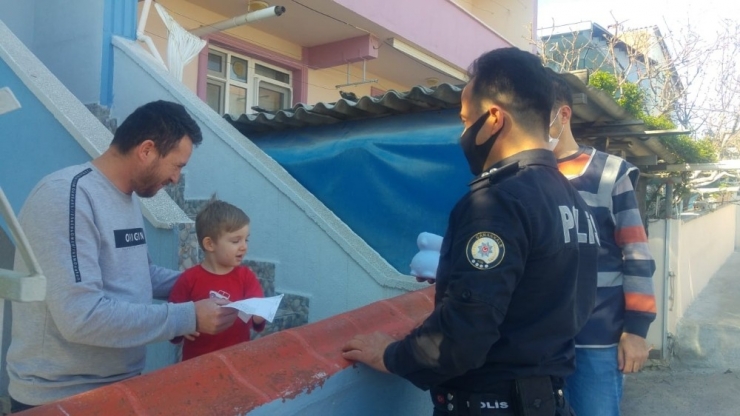 4 Yaşındaki Alpaslan, Kumbarasını "Biz Bize Yeteriz" Kampanyasına Bağışladı