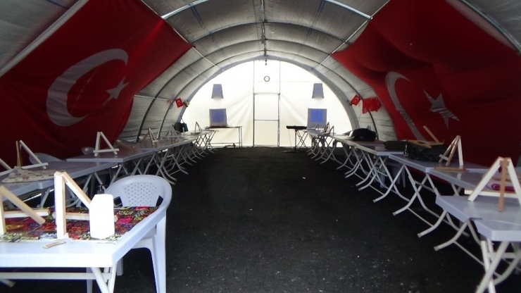 Hdp Önündeki Aileler Evlet Nöbetine Sokağa Çıkma Yasağı Nedeni İle Ara Verdi