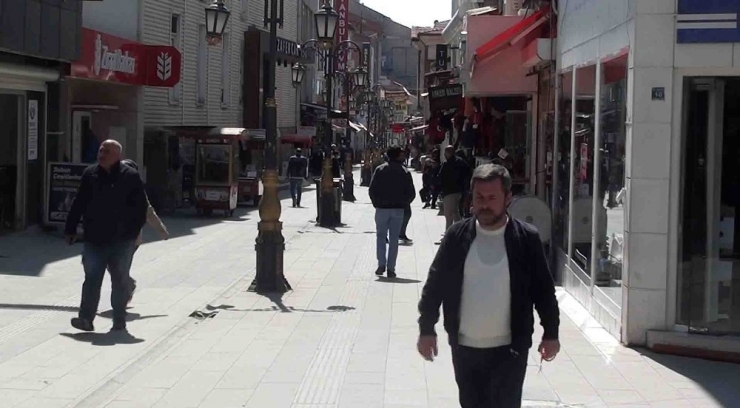 Vatandaş “Evde Kal” Çağrılarını Dikkate Almıyor