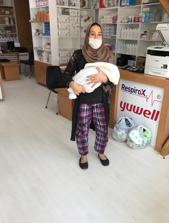 Doğum Sonrası Taburcu Olan Kadını Belediye Ekipleri Evine Götürdü