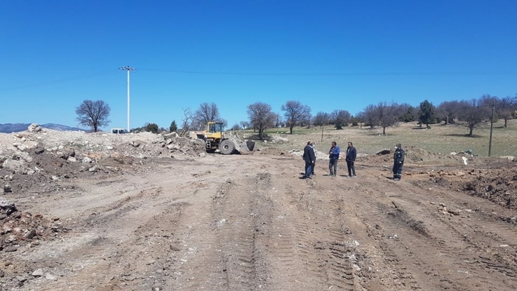 Sokak Hayvanları İçin 10 Dönümlük Araziye Barınak Yapılıyor