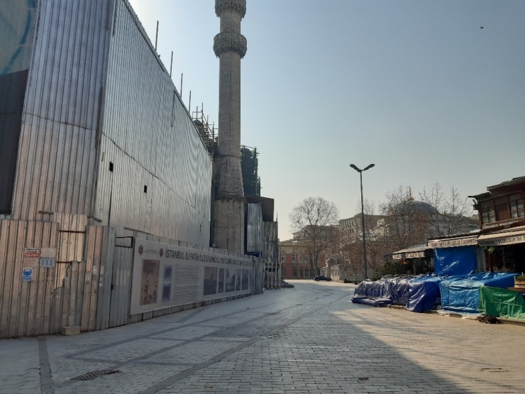 Boş Kalan Eminönü Meydanı Havadan Görüntülendi
